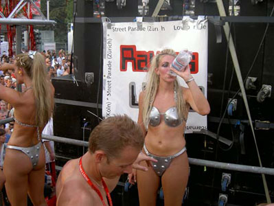SP2003 Parade 65